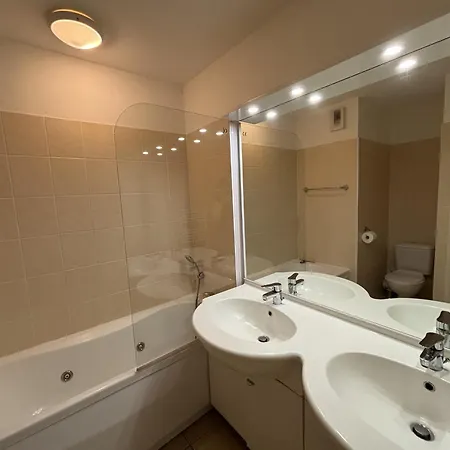 Superbe En Hyper Centre, Proche Plage, Linge Et Menage Inclus